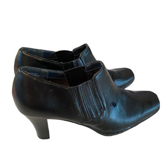 Black Aerosoles Heeled Ankle Boots in Ladies Size 6B - Picture 4 of 8